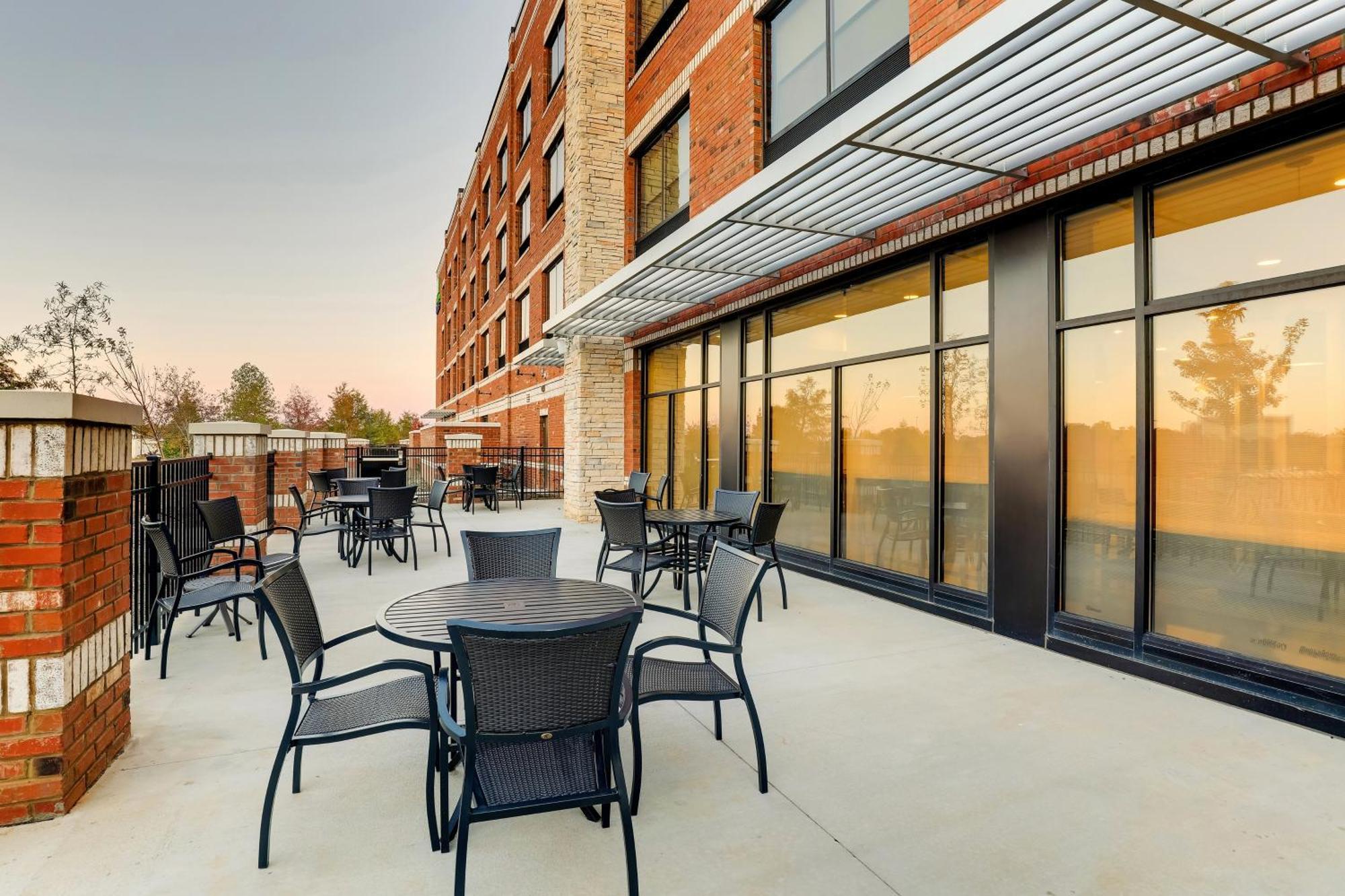 Holiday Inn Express Holly Springs - Raleigh Area By Ihg Bagian luar foto