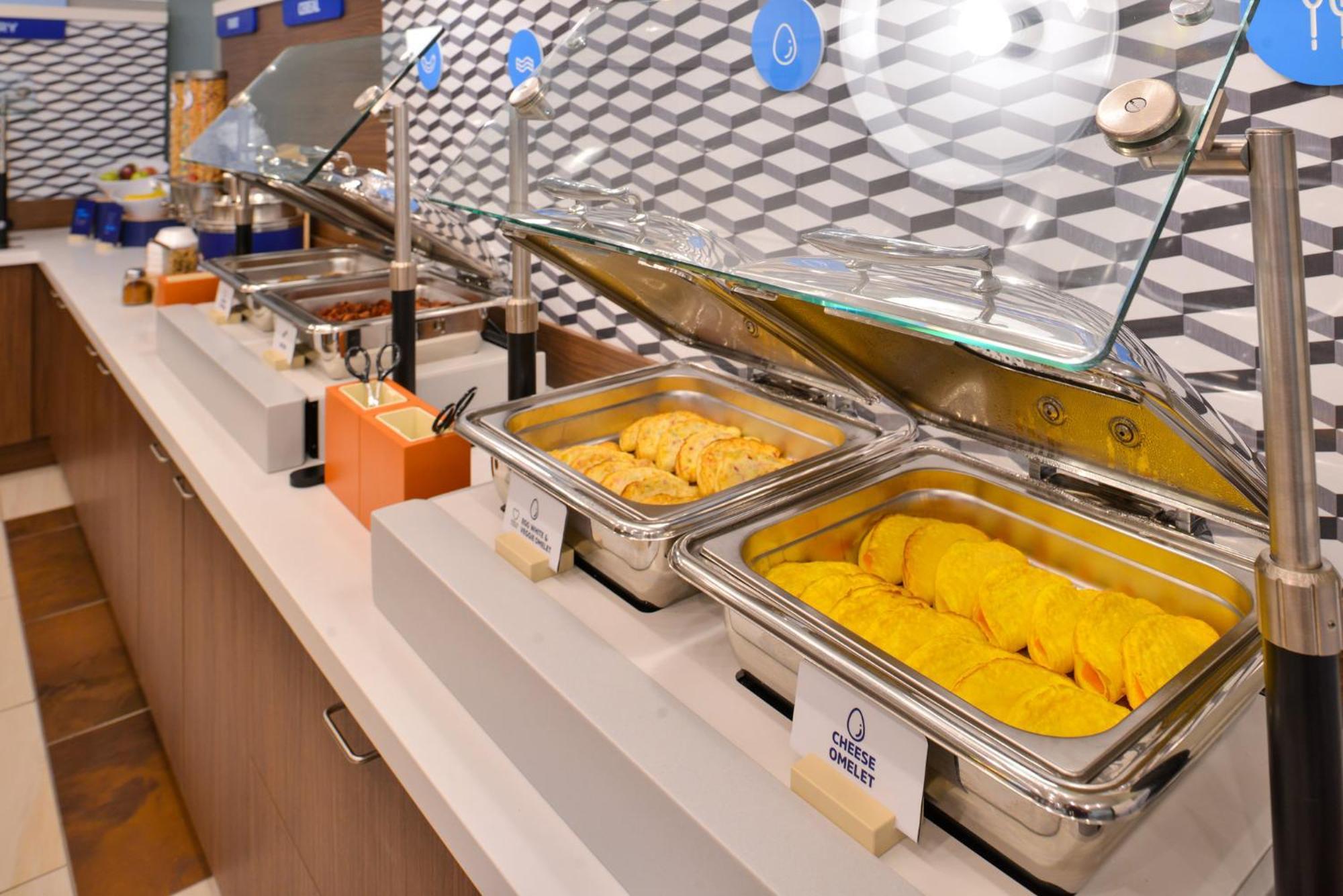 Holiday Inn Express Holly Springs - Raleigh Area By Ihg Bagian luar foto