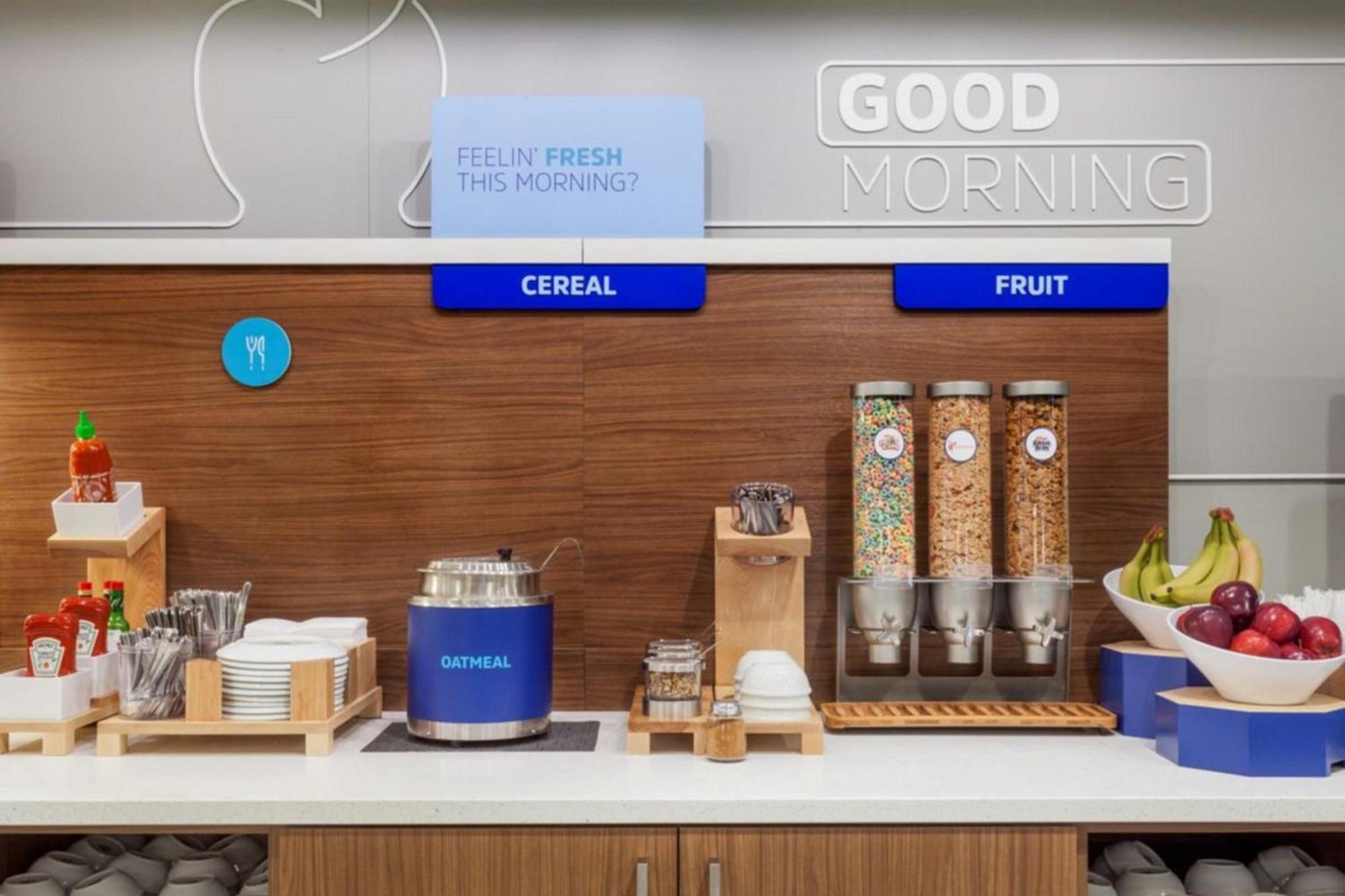 Holiday Inn Express Holly Springs - Raleigh Area By Ihg Bagian luar foto