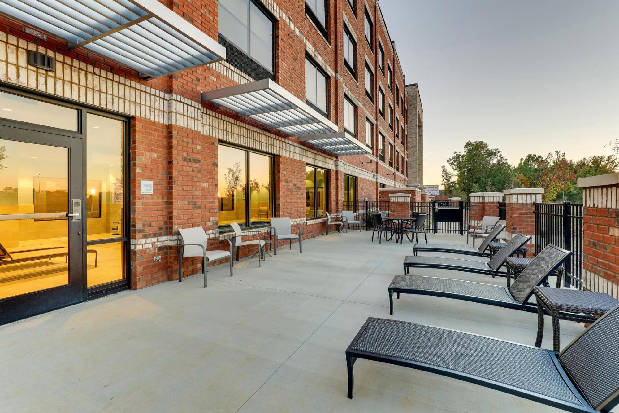 Holiday Inn Express Holly Springs - Raleigh Area By Ihg Bagian luar foto