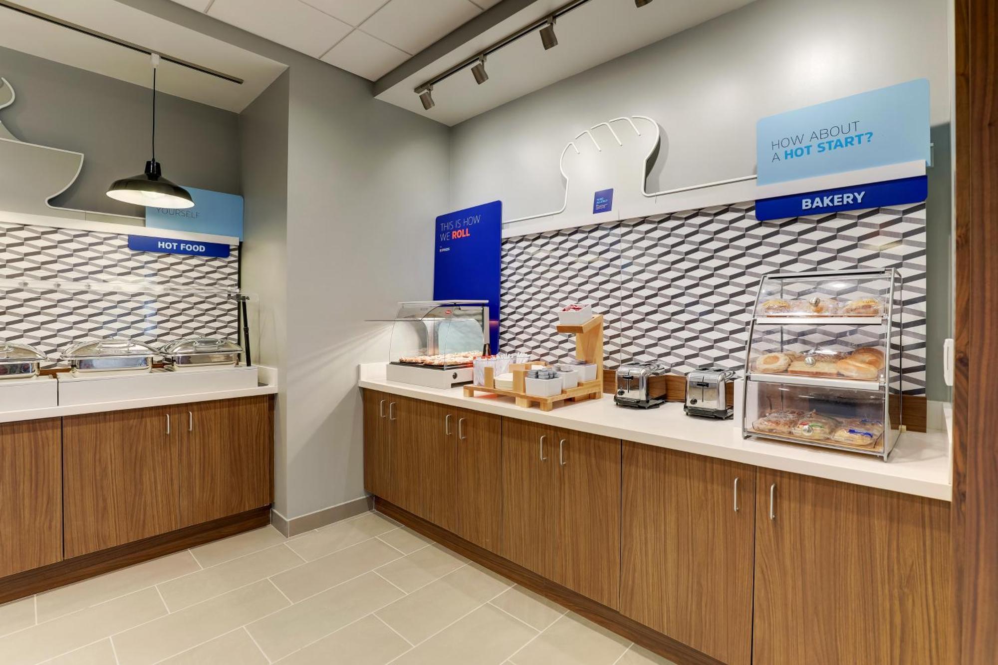 Holiday Inn Express Holly Springs - Raleigh Area By Ihg Bagian luar foto